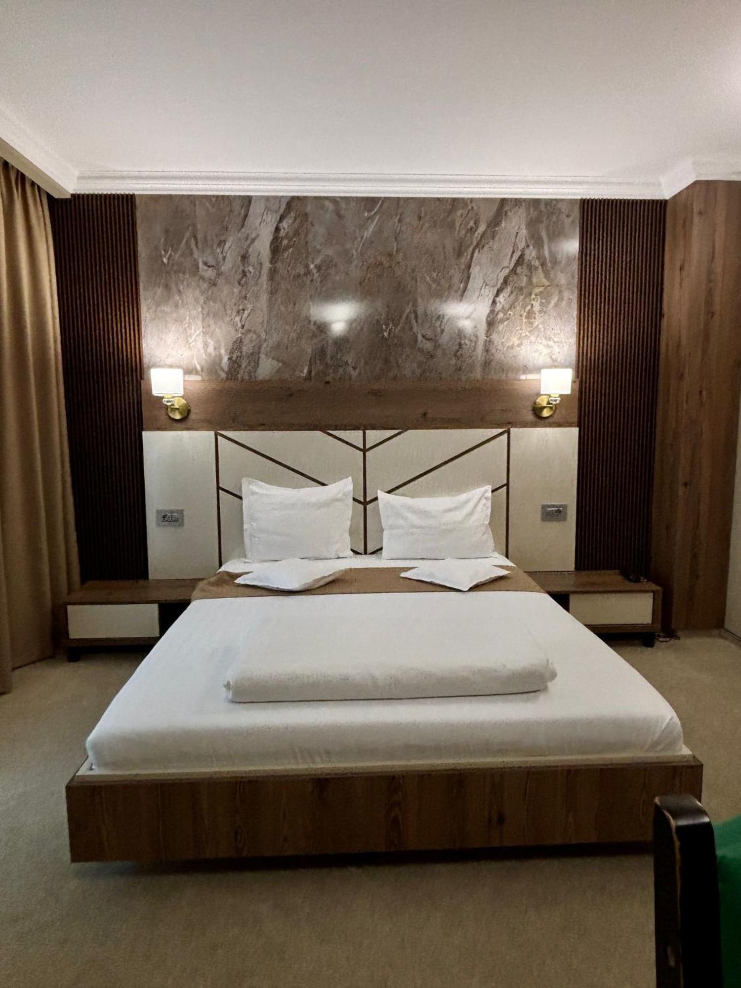 Hotel President Αράντ Εξωτερικό φωτογραφία