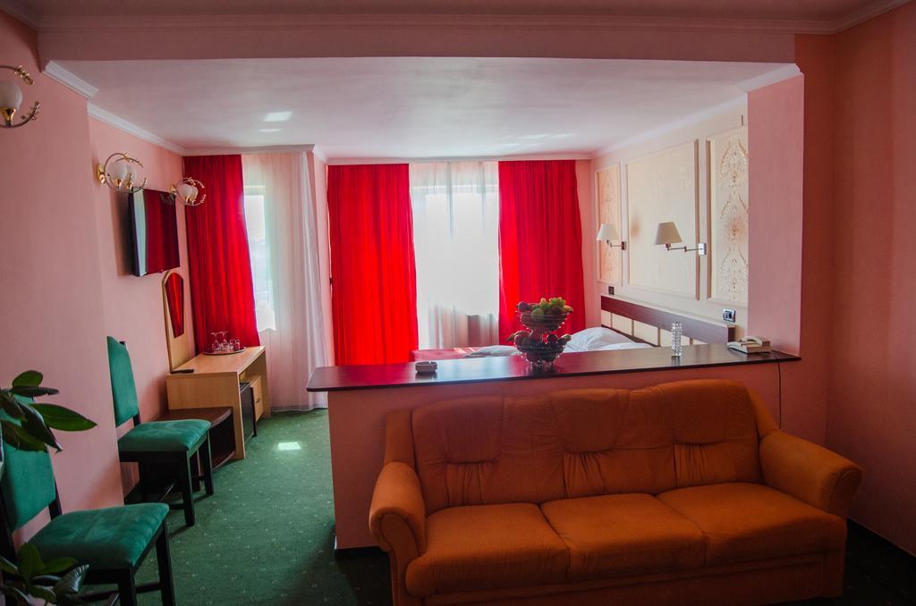 Hotel President Αράντ Εξωτερικό φωτογραφία
